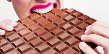 Es normal tener hambre por la noche y buscar un chocolate es lo más sencillo. Pero ¡hay otras opciones!