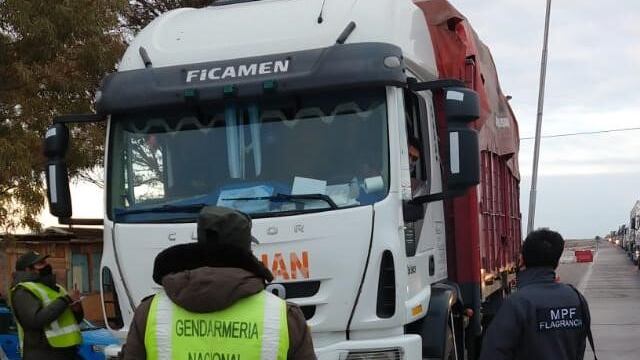 Móviles policiales custodiaron que se los hisope\u002E