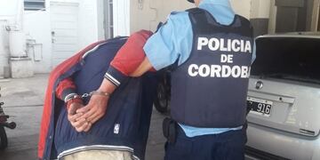 Alta Gracia: se fugó de un control, cayó de la motocicleta y quedó detenido