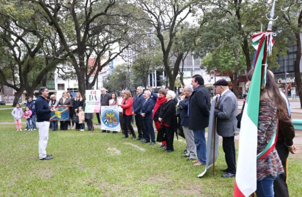 Piden que la plaza 12 de octubre pase a llamarse República de Italia