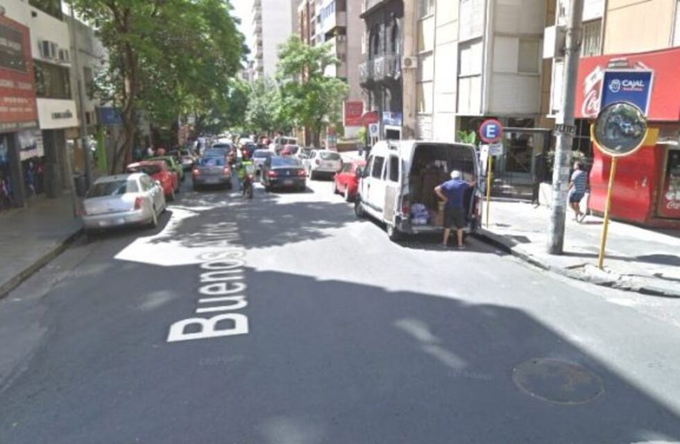 Estaban borrachos, le dieron el volante a una amiga que no sabía manejar y atropelló a una mujer