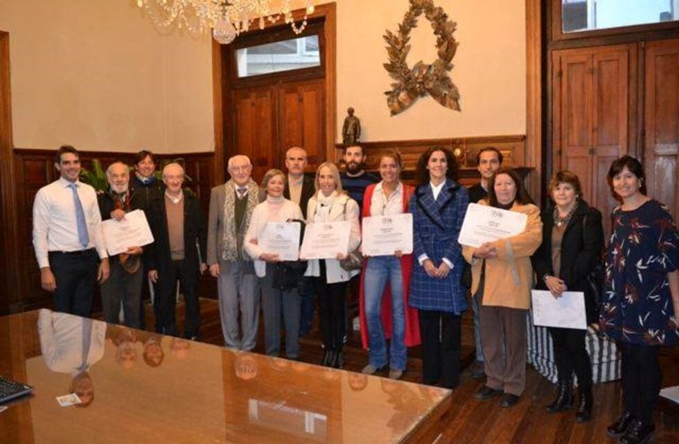 Reconocieron la trayectoria de diez comercios nicoleños con entrega de placas