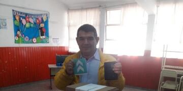 Alfredo Olmedo votando en las PASO provinciales, en Salta\u002E