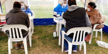 Carpa sanitaria en el acceso a Freyre