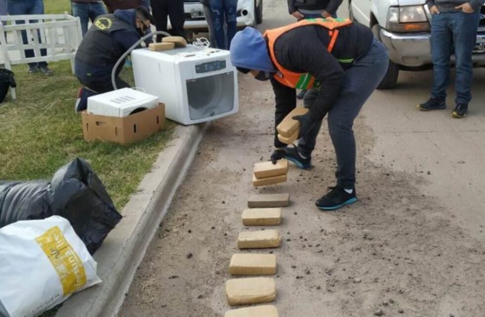 Simulaba una mudanza y llevaba más de 34 kilos de droga en un lavarropas