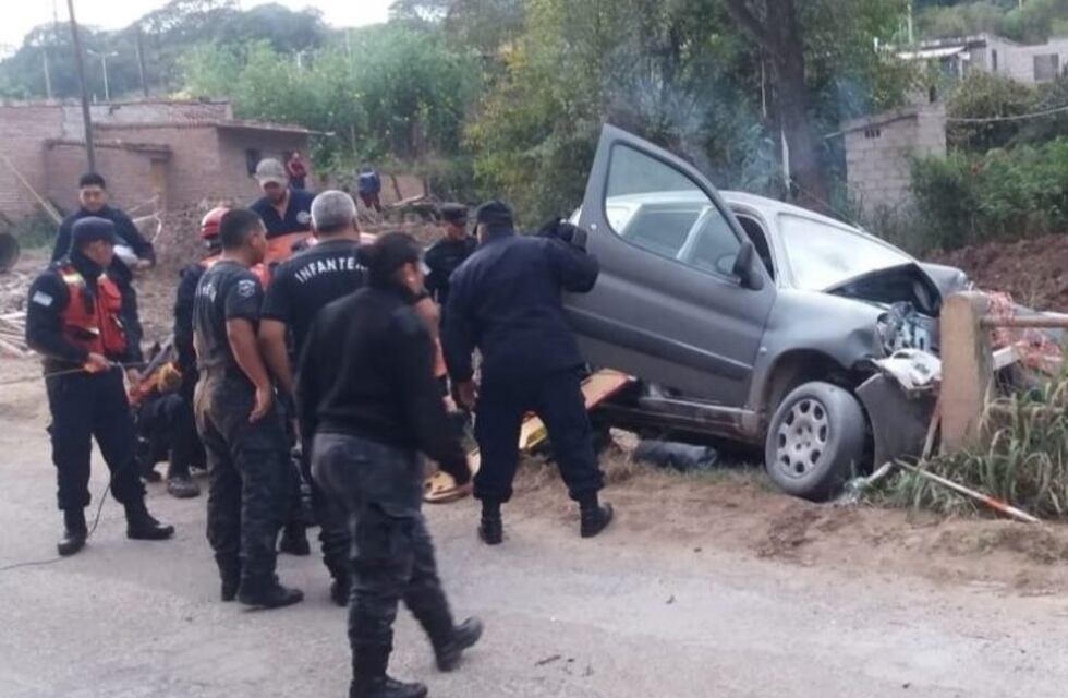 Tres heridos en un siniestro vial en el barrio Los Huiacos