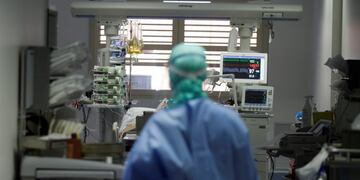 FILE - In this Monday, March 16, 2020 file photo, a doctor watches a coronavirus patient under treatment in the intensive care unit of the Brescia hospital, Italy\u002E Amid the chaos of the pandemic’s early days, doctors who faced the first COVID-19 onslaught reached across oceans and language barriers in an unprecedented effort to advise colleagues trying to save lives\u002E (AP Photo/Luca Bruno)