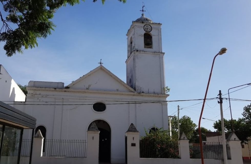 Cura salió a pedir plata por Facebook para afrontar los gastos de su iglesia