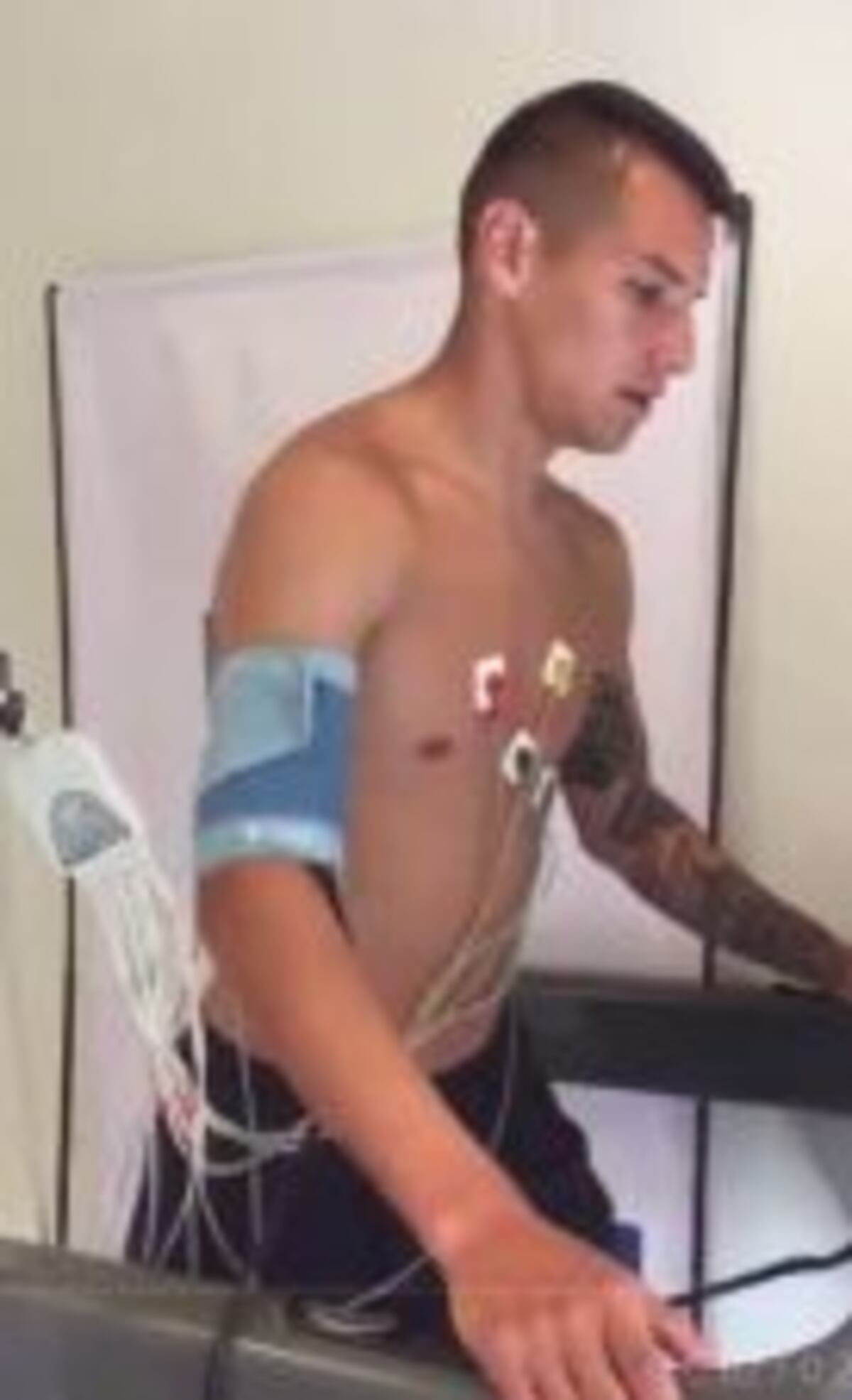 Carlos Auzqui se realizu00f3 la revisiu00f3n mu00e9dica para incorporarse a River.