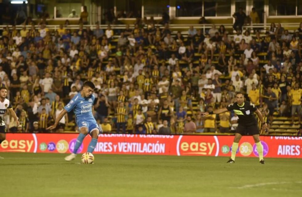 Así fue el penal a Suárez, para que Belgrano gane en Rosario