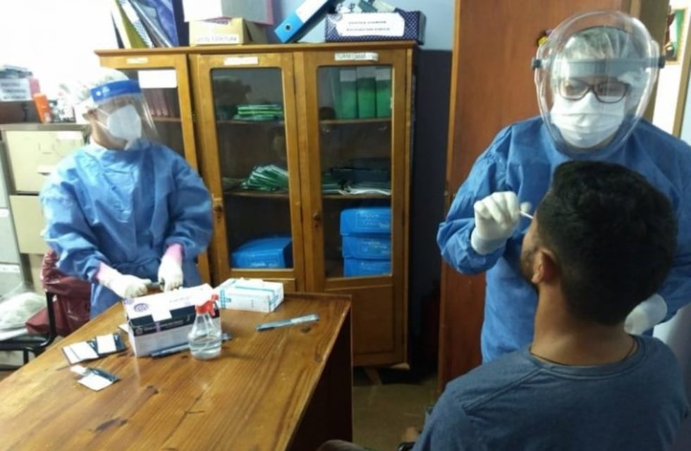 Búsqueda aleatoria y de detección rápida de coronavirus en las escuelas