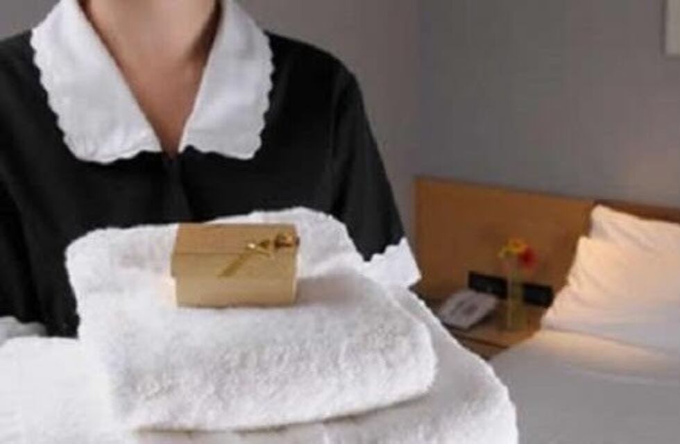 Esperan el resultado del segundo test del empleado de un hotel en Mendoza