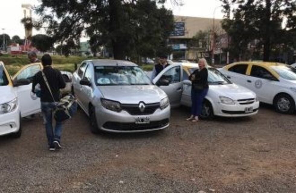 Remiseros y taxistas de Iguazú se unen para buscar beneficios
