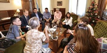 Familiares de electrodependientes piden que se aplique la ley nacional\u002E (Gobierno de Tucumán