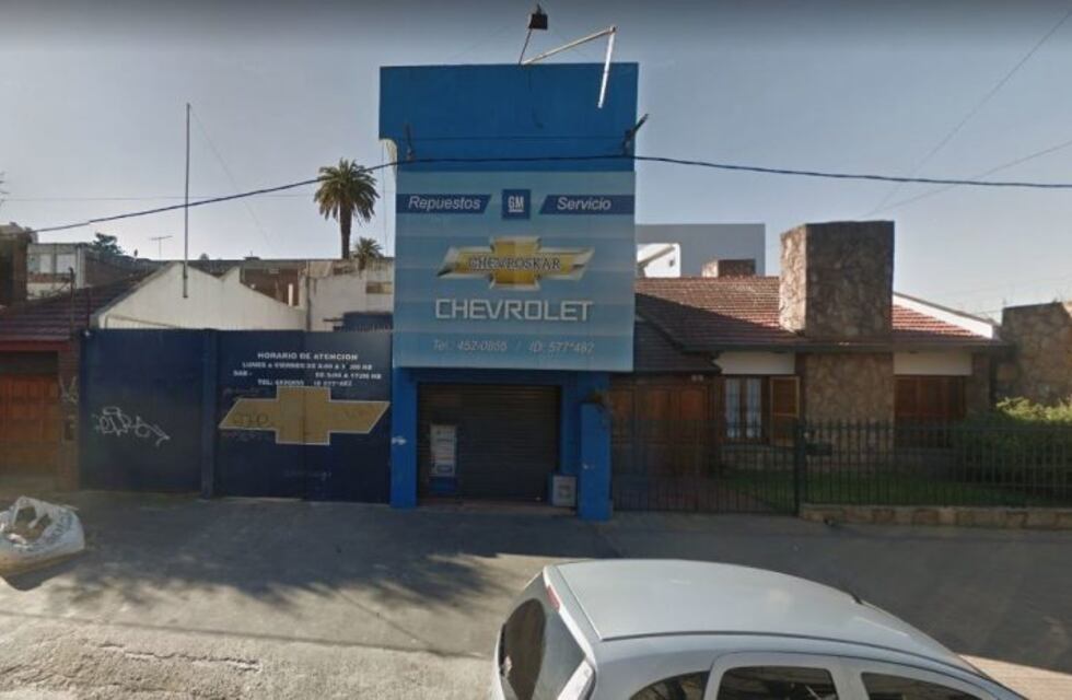 Dos mujeres resultaron heridas tras caerse un montacargas de un taller mecánico