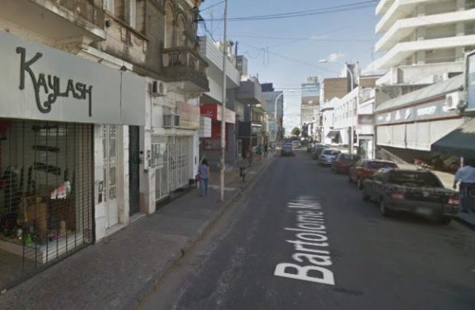 Fue detenido mientras intentaba ingresar a un local comercial y se le incautó marihuana