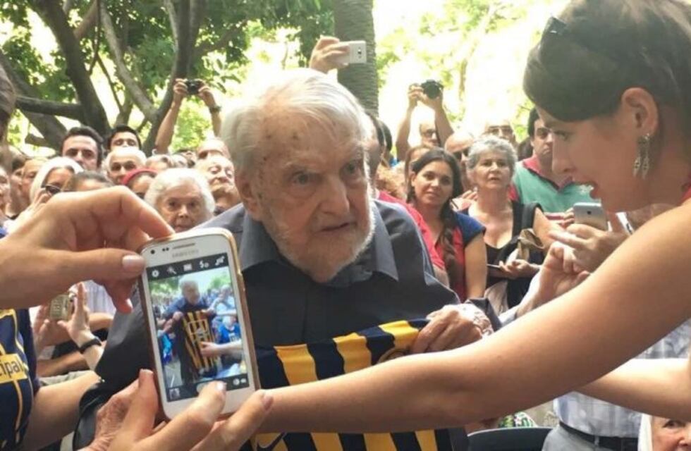 Central emitió un comunicado para despedir al escritor Osvaldo Bayer