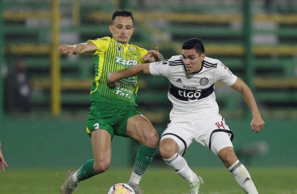 Copa Libertadores: el desgarrador grito de un jugador de Olimpia tras una grave lesión de rodilla