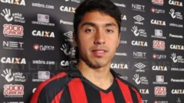 El futbolista Luciano Cabral se entregu00f3 a la policu00eda es sospechado del asesinato de Joan Ariel Villegas Gualpa que ocurriu00f3 durante una riu00f1a en el primer du00eda del 2017.