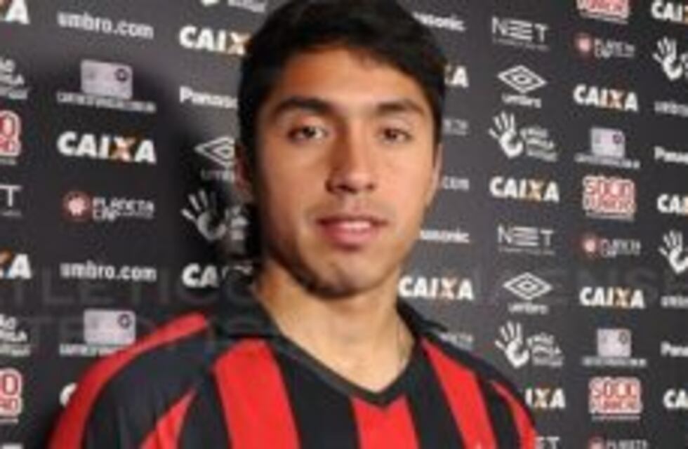 El futbolista Luciano Cabral se presentó en la Policía por el crimen de General Alvear