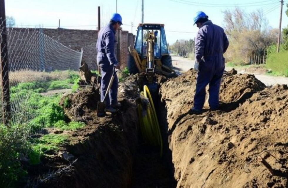 Linares criticó a Camuzzi por el retraso en el visado de  obras de gas