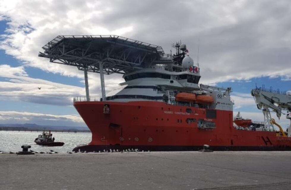 Así arribaba a Comodoro el buque que buscará al submarino ARA San Juan
