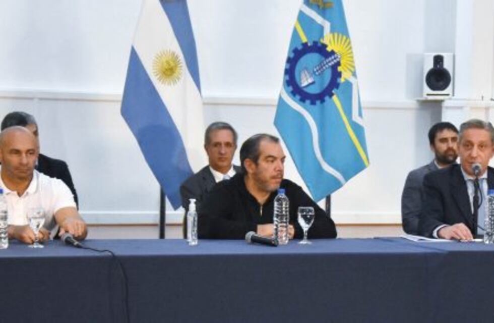 Arcioni pidió solidaridad y reflexión ante el primer caso positivo de Coronavirus