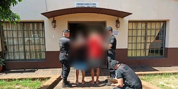 Los detenidos habían asaltado a la víctima a punta de cuchillo\u002E