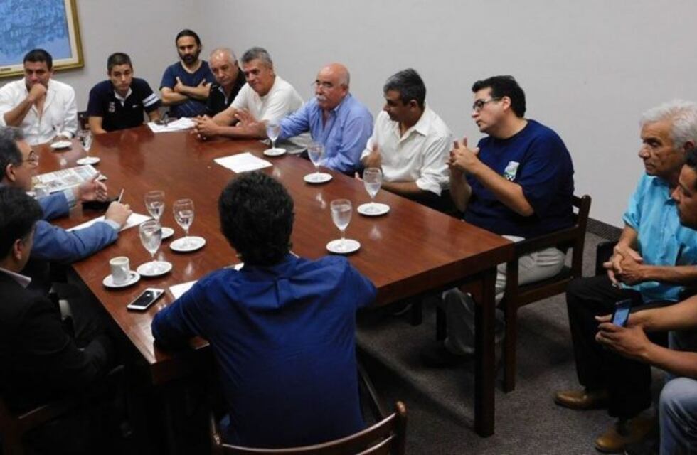 Representantes de taxis y remises se reunieron con concejales para charlar sobre la situación actual