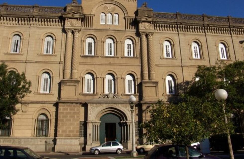 Detuvieron a la docente que habría enviado videos íntimos a un alumno