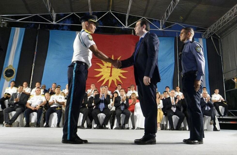 El gobernador Zamora estuvo en la ceremonia de egreso de casi 800 policías