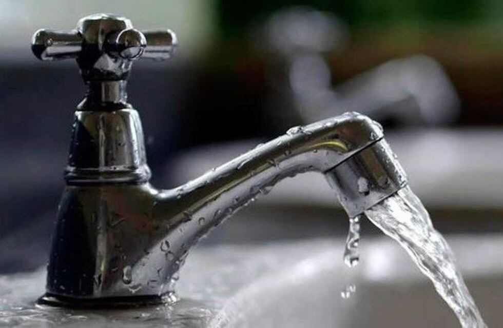 En un barrio de Rosario hace dos meses que no tienen agua y los vecinos se movilizan