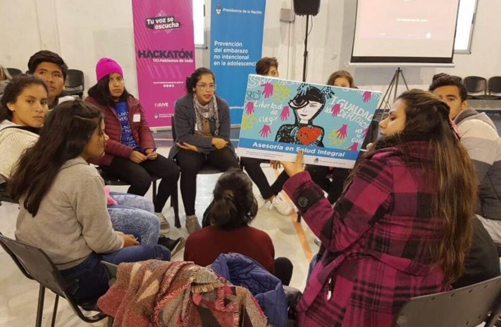 Jóvenes debaten sus temas primordiales en el Programa "Hackaton"