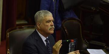 DYN05, BUENOS AIRES, 23/06/2016, LA Cu00c1MARA DE DIPUTADOS DE LA NACIu00d3N REALIZA UNA SESIu00d3N ESPECIAL PARA TRATAR EL PROYECTO DE LEY, QUE AMPLu00cdA LA FIGURA DEL ARREPENTIDO PARA CASOS DE CORRUPCIu00d3N Y EXTINCIu00d3N DE DOMINIO DE BIENES PROVENIENTES DEL DELITO. DIPUTADO JULIO DE VIDO. FOTO:DYN/LUCIANO THIEBERGER. buenos aires julio de vido camara de diputados aprueba autorizacion para allanamiento propiedades del exsecretario de planificacion federal investigacion corrupcion enriquecimiento ilicito