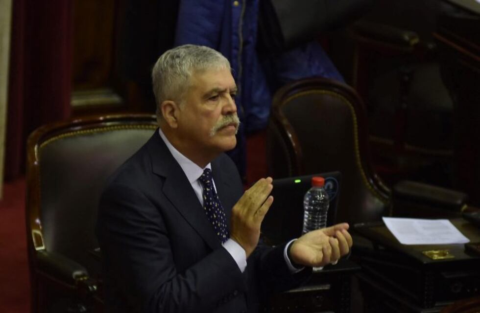 El abogado de Julio de Vido dijo que "suena a una apretada" la denuncia por desvío de fondos a la telenovela de Andrea Del Boca