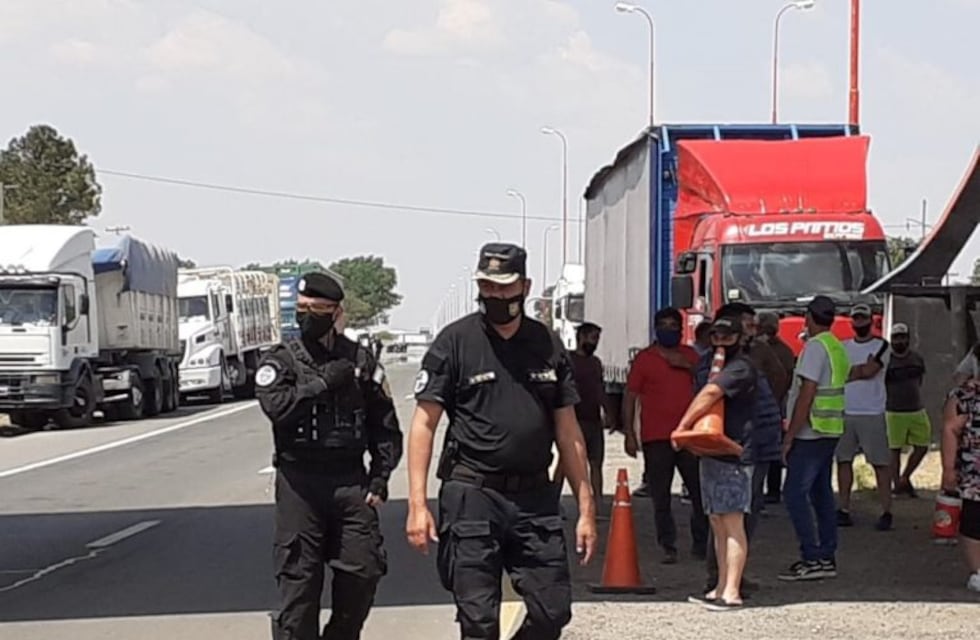 Sin obtener lo que reclamaban los camioneros dan marcha atrás