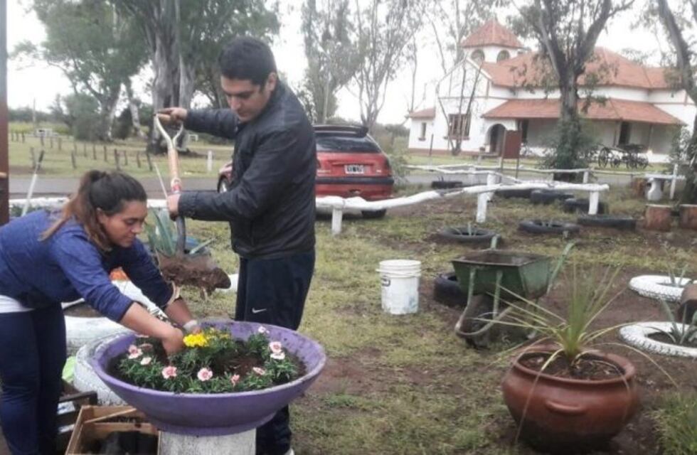Acondicionan el sendero del Jardín Sensorial de la Estancia La Malvina