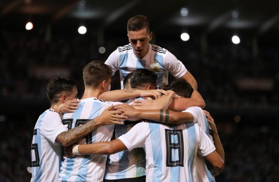Un rosarino de la Selección se animó a festejar como Zampedri con la remera de Central
