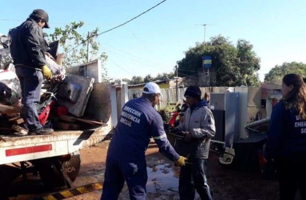 Relocalizan a catorce familias del arroyo La Chancha