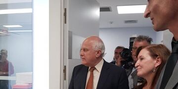 El ex intendente inauguró una nueva planta dentro del Laboratorio Industrial Farmacéutico (LIF) de Santa Fe\u002E (@MiguelLifschitz)