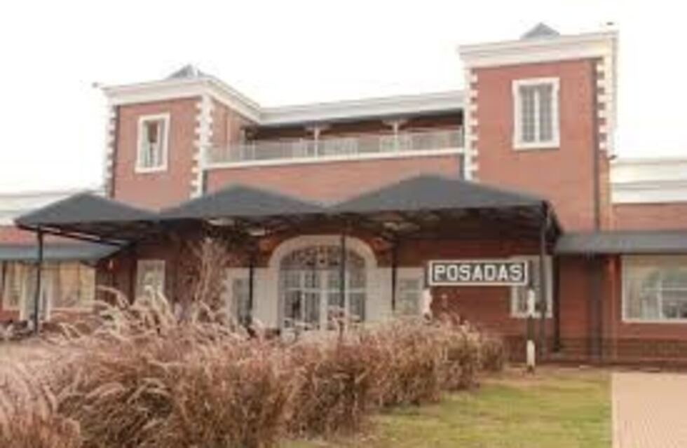 El lago de Yacyretá casi se traga la estación de trenes