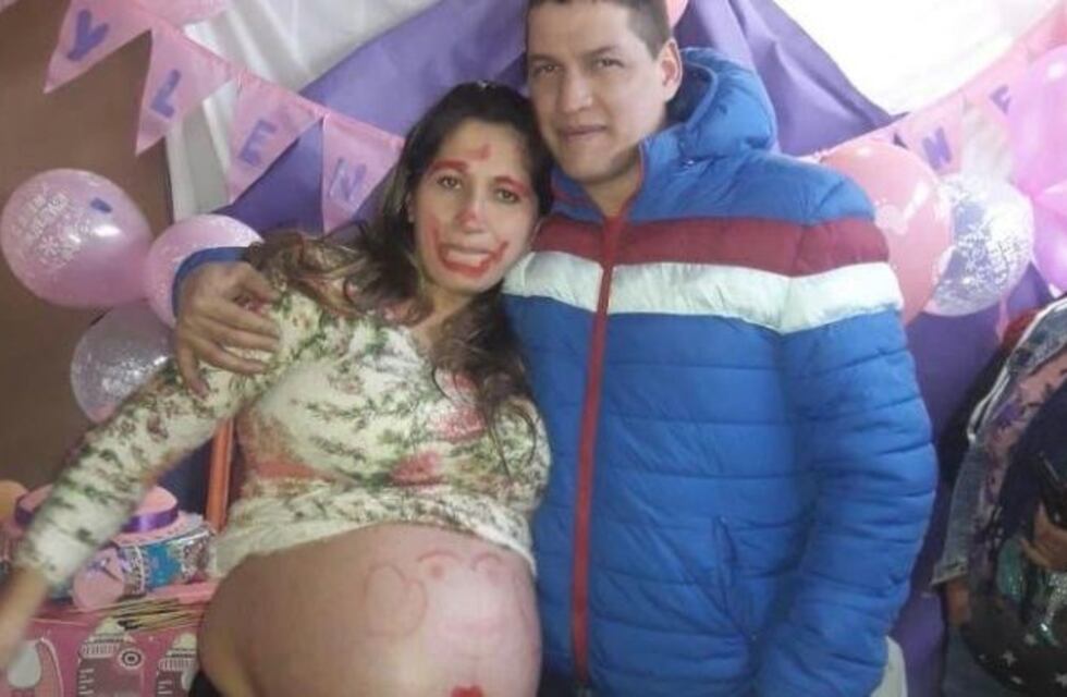 Ingresó embarazada de gemelas a un hospital de Adrogué y le entregaron una sola beba