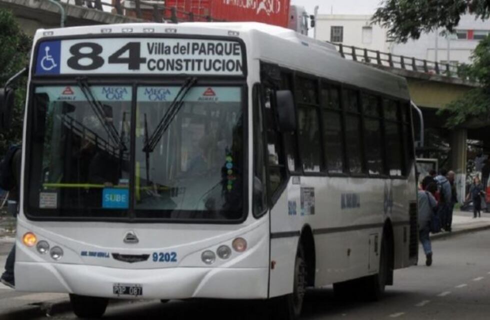 Balearon a un colectivero en Ciudadela y la línea 84 para por tiempo indeterminado