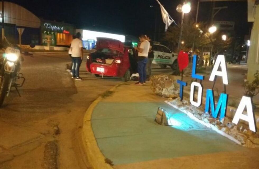 Llevaban elementos robados, quisieron huir y los detuvieron