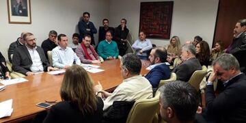 Reunión cumbre en Rawson (Foto: Twitter/prensalegisch)\u002E