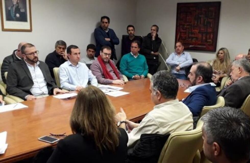 Reunión cumbre en Rawson para encontrar una salida a la crisis energética