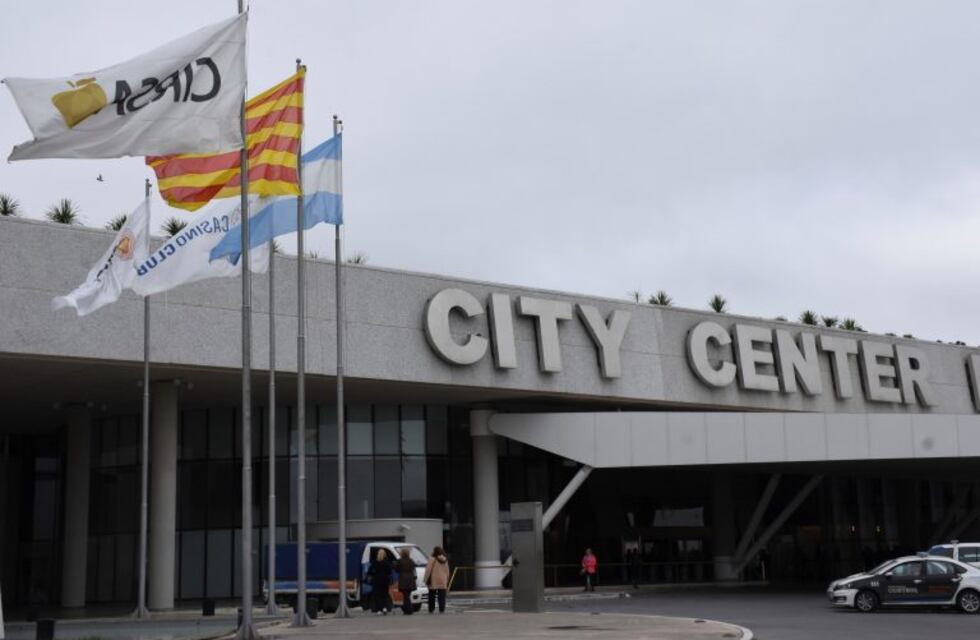 Atacaron a balazos el casino de Rosario y un hombre sufrió graves heridas