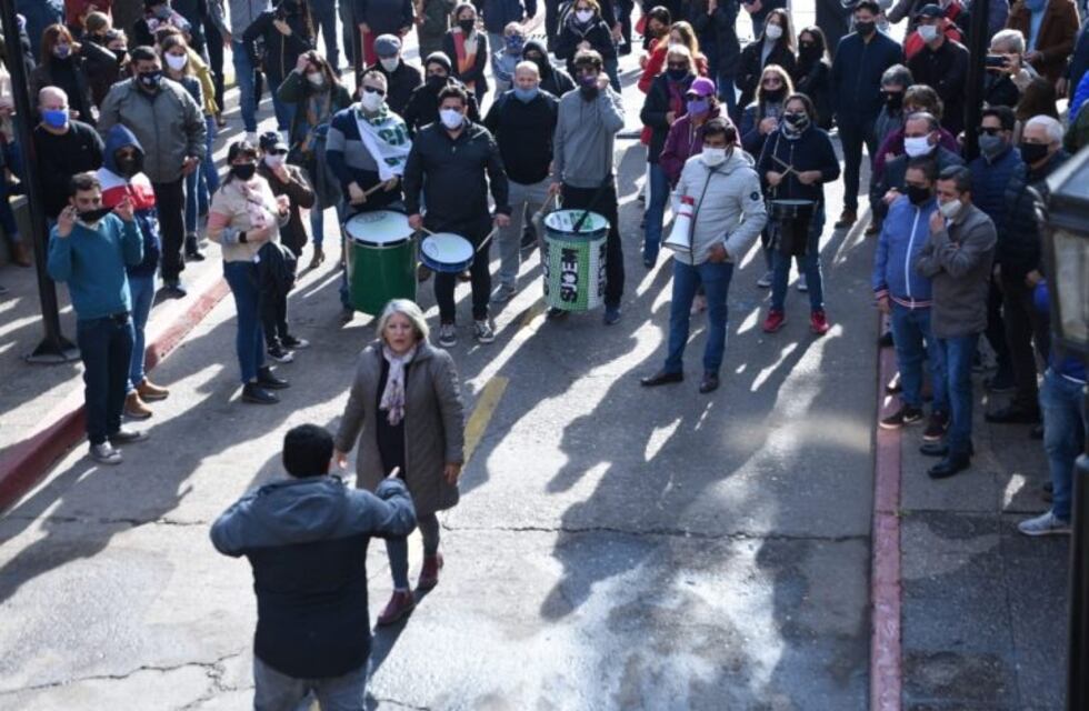 Crecen y se endurecen las protestas de empleados municipales en Córdoba