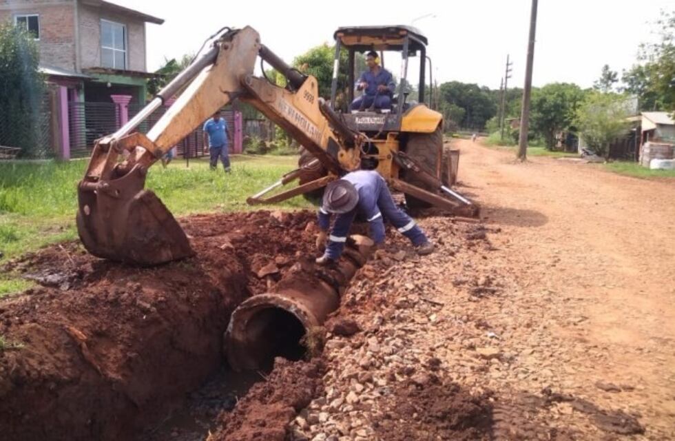 Oberá: arreglan caminos terrados y entuban cauces fluviales