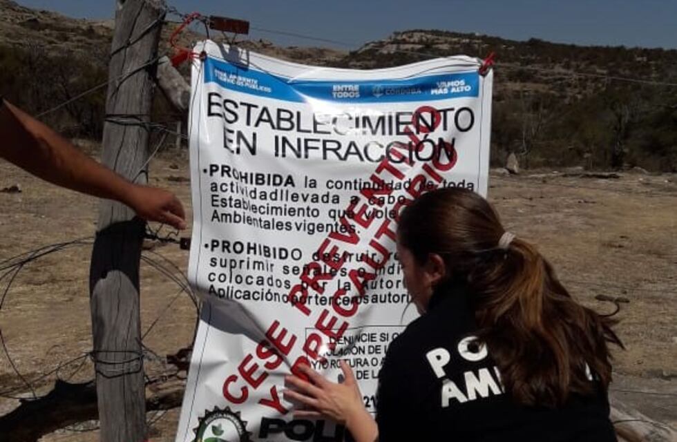 Clausura de una obra por extracción ilegal de áridos y corte de arroyo para represa de uso personal